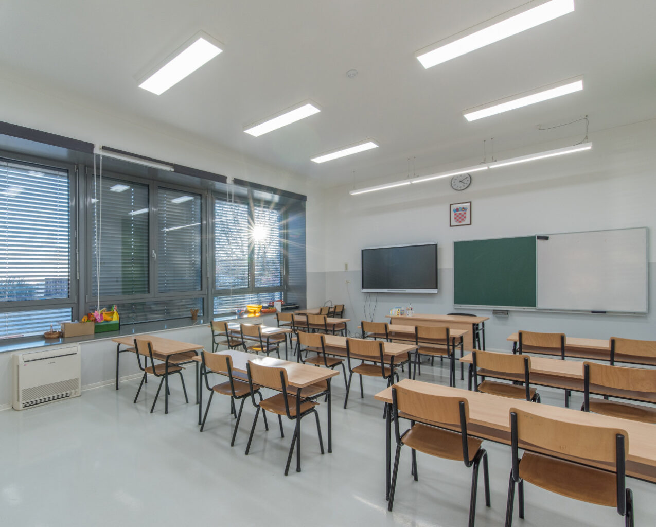 Suspended Intab luminaire in classroom